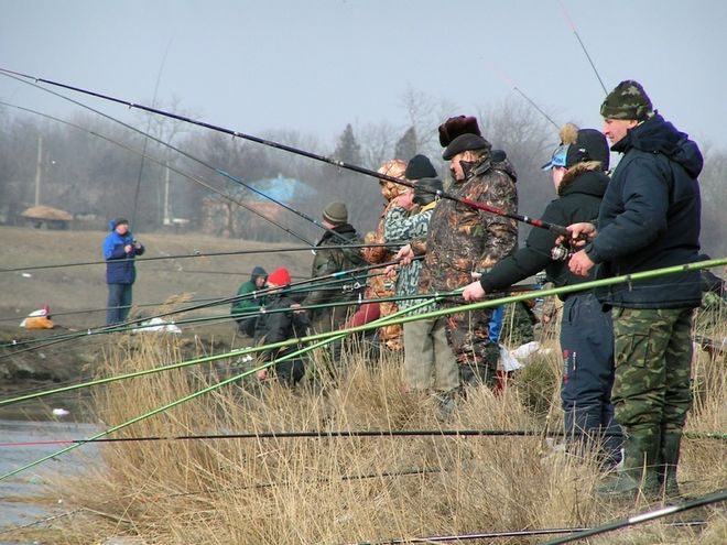 Украинцы вопреки запрету массово ловят рыбу