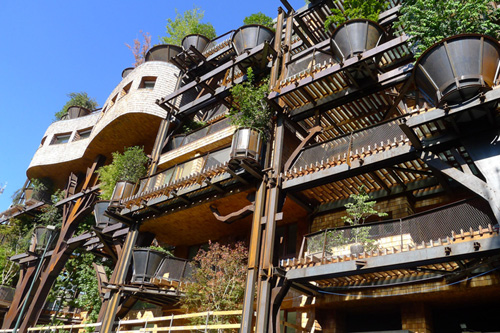 В Италии построили целый жилой комплекс на деревьях