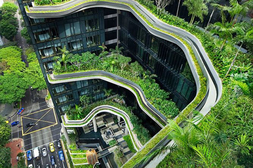 В Сингапуре построили роскошный экологичный отель с вертикальным парком