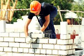 Средняя зарплата в строительстве в Украине превышает три тысячи гривен.