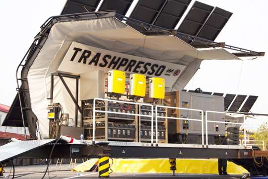 Первый в мире мобильный перерабатывающий завод превращает мусор в плитку