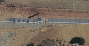 Турция завершила строительство стены на границе с Сирией