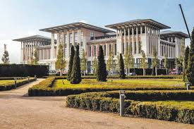 Президент Турции построил себе дворец с тысячей комнат