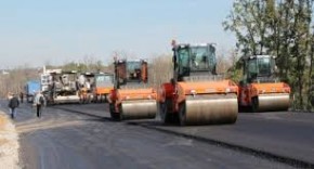 За год в Украине обещают построить более четырех тысяч километров дорог