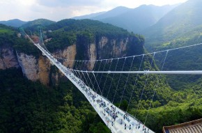 В Китае прекращают строительство стеклянных мостов