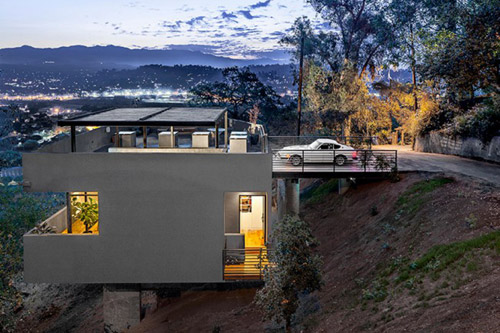 Построен индивидуальный дом с паркингом на крыше