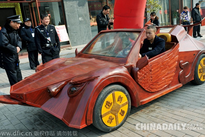 Китаец создал из древесины удивительный спорткар