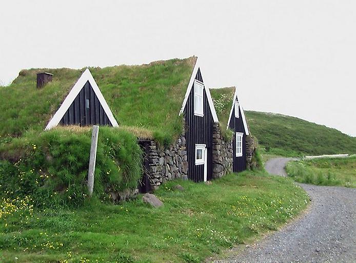 Дома с травяными крышами в Исландии