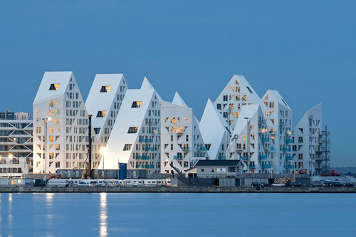 Построен необычный жилой комплекс в форме айсберга