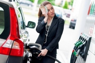 Продажи бензина в Украине рухнули на треть