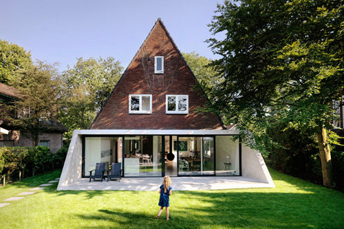 В Голландии проведена «треугольная» реконструкция старого дома