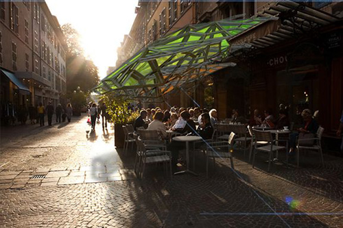 В парижских кафе установят экологичные солнечные зонтики