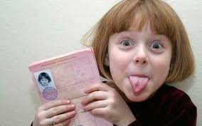 С апреля 2015 года у детей будут требовать личный загранпаспорт