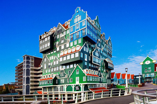 В Голландии есть одно здание, состоящее из 70 разных домов
