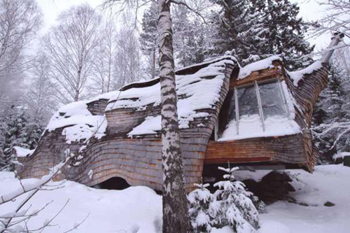 В Швеции построили дома, похожие на груду дров