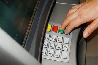 В Украине стремительно сокращается количество банкоматов