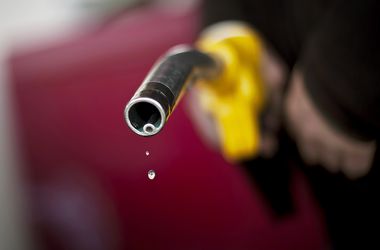 Украинцы покупают все меньше бензина