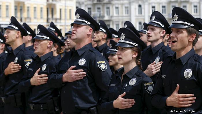 Первый месяц украинской полиции: успешный старт?