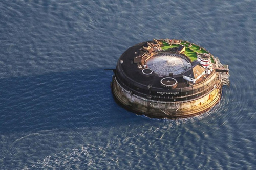 В Англии появился форт-отель в открытом море