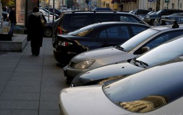В Киеве снесут свыше сотни нелегальных парковок