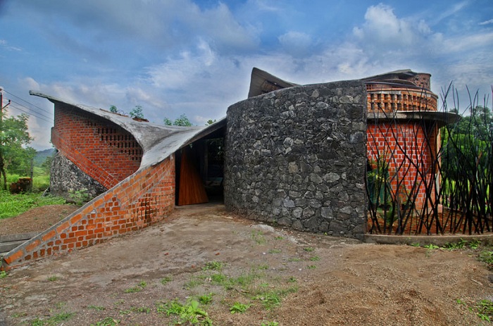 В Индии построили дом без прямых углов