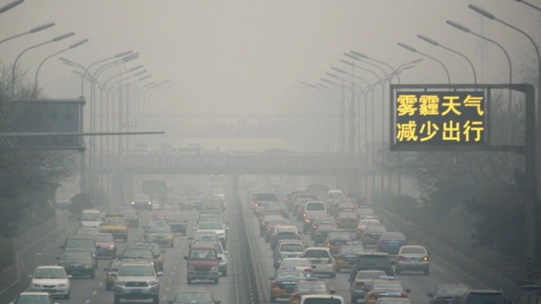 В Пекине водители стали чаще нарушать из-за сильного смога