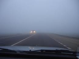 Как управлять автомобилем в условиях тумана