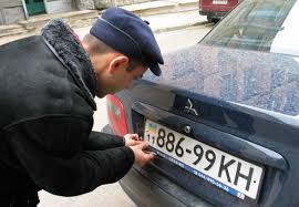 Крымские автовладельцы будут сдавать госномера на херсонских блокпостах?