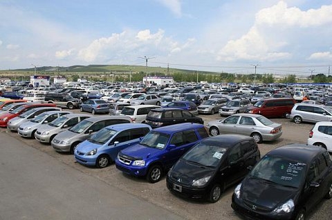 МВФ требует от Украины повышения налогов на импортные машины