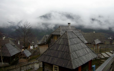 Экокровля: крыша из деревянного гонта