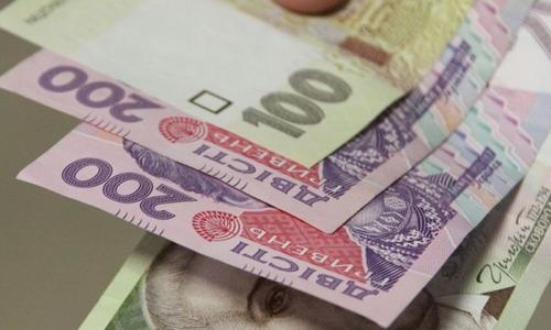 В Украине поднимают минимальные заплаты и пенсии