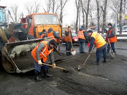 В Украине залатали почти все ямы на дорогах