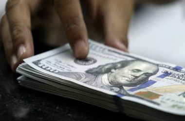 Курс доллара может подскочить еще выше из-за окончания месяца