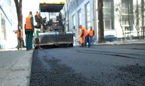 Цены на строительные материалы для ремонта дорог существенно завышали