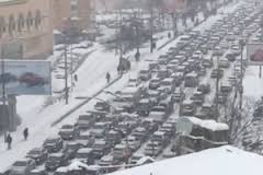 Резкое похолодание и снегопад вызвали в Киеве 8-бальные пробки